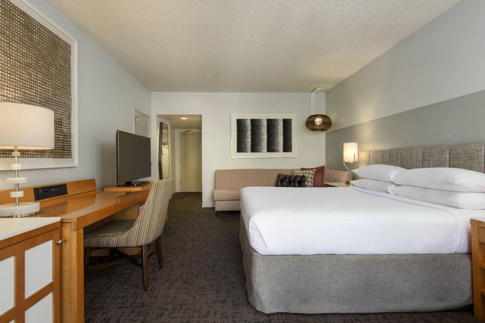 King Guest Room Poolside View No Resort Fees