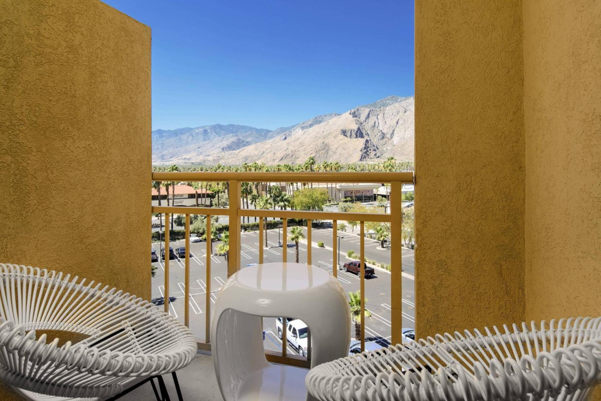 Junior King Suite Mountain View No Resort Fees